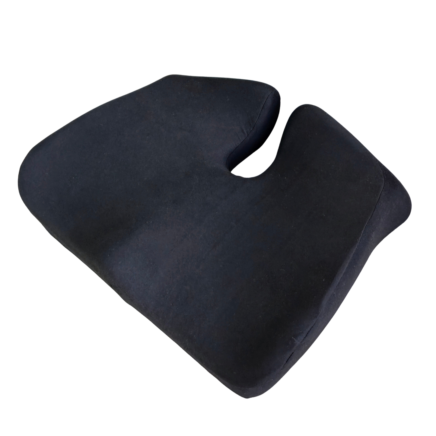 Packshot af sort ergonomisk memory foam siddepude med udskæring. Designet til at aflaste ryg og hofter ved stillesiddende arbejde. Copenhagen Comfort.